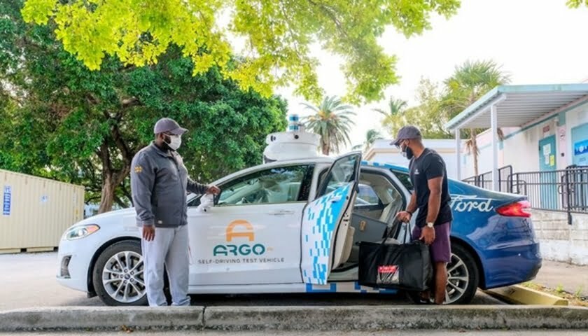 hybrid self-driving test vehicles