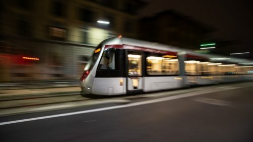 Hitachi tests battery-powered tram in Florence